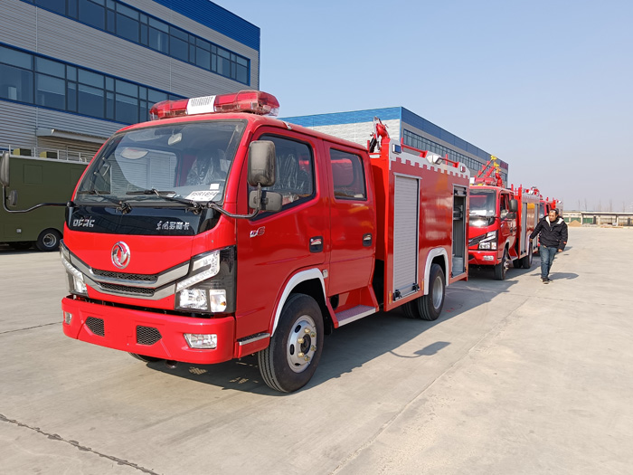 5噸消防灑水車(chē)價(jià)格_石油化工冶煉廠消防車(chē)_1.5-3.5噸水罐消防車(chē)現(xiàn)車(chē)價(jià)格