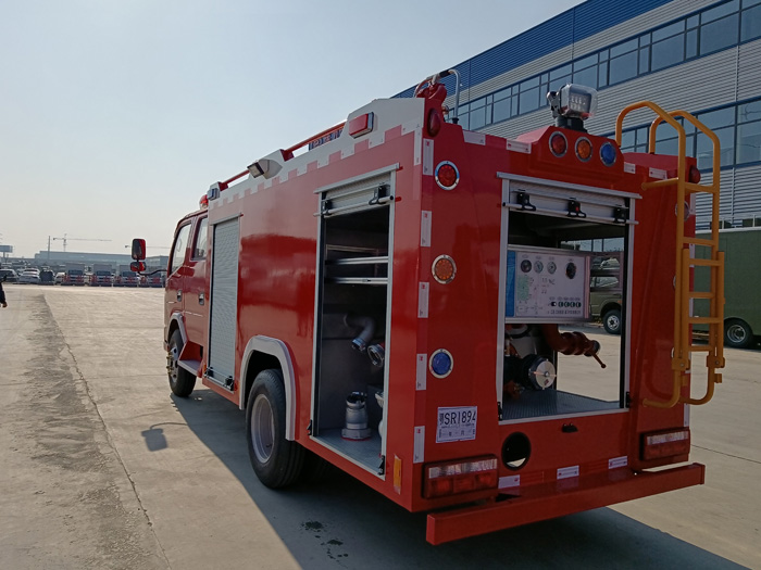 5噸消防灑水車(chē)價(jià)格_石油化工冶煉廠消防車(chē)_1.5-3.5噸水罐消防車(chē)現(xiàn)車(chē)價(jià)格