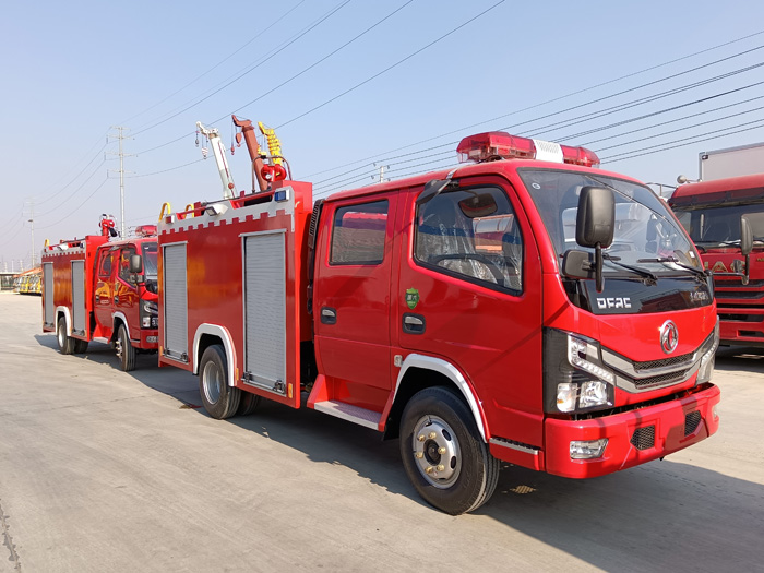 5噸消防灑水車多少錢_物業工廠小區消防車_1.5-3.5噸水罐消防車現車價格
